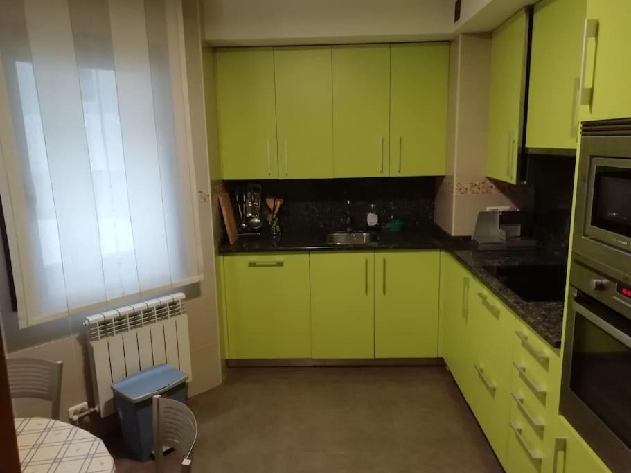 Habitacion En Piso Compartido Cerca De Playa De Samil Vigo Zewnętrze zdjęcie