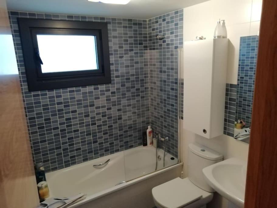 Habitacion En Piso Compartido Cerca De Playa De Samil Vigo Zewnętrze zdjęcie