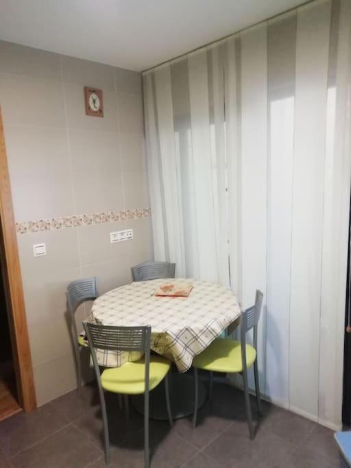 Habitacion En Piso Compartido Cerca De Playa De Samil Vigo Zewnętrze zdjęcie